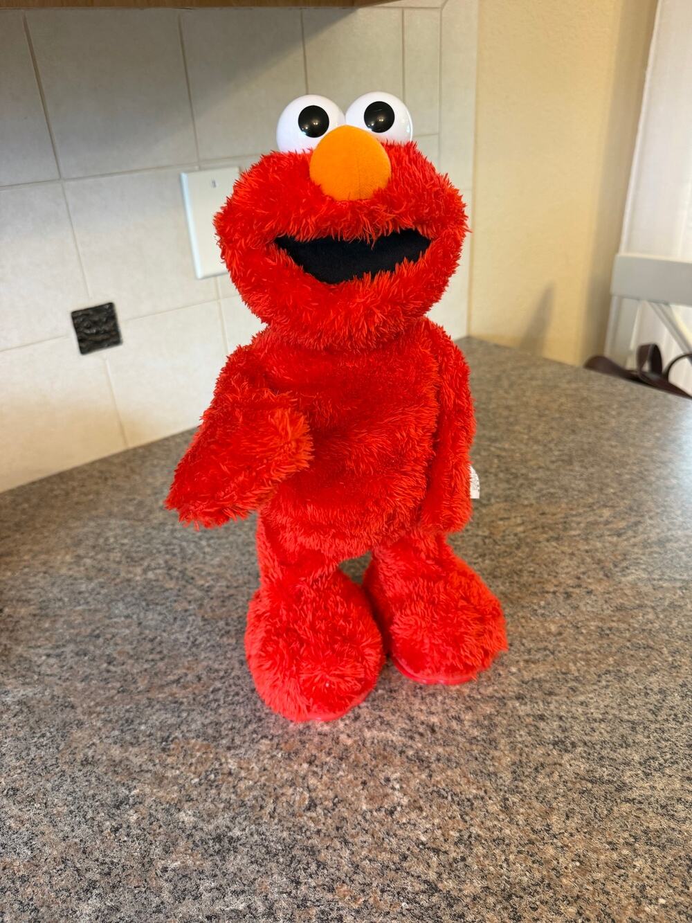 2005 TMX Tickle Me Elmo Electronic Plush Doll Talks Laughs Rolls Gets Up Tested